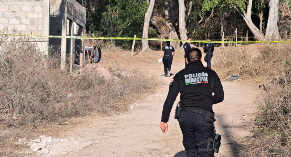 Policías en zona acordonada