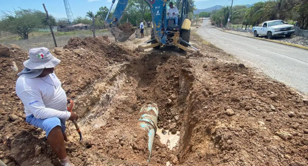 SEAPAL reparando tubería