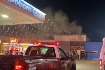 Se incendia maderería al interior de una gasolinera en Jarretaderas