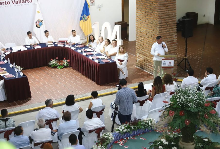 Sesión de cabildo de Puerto Vallarta