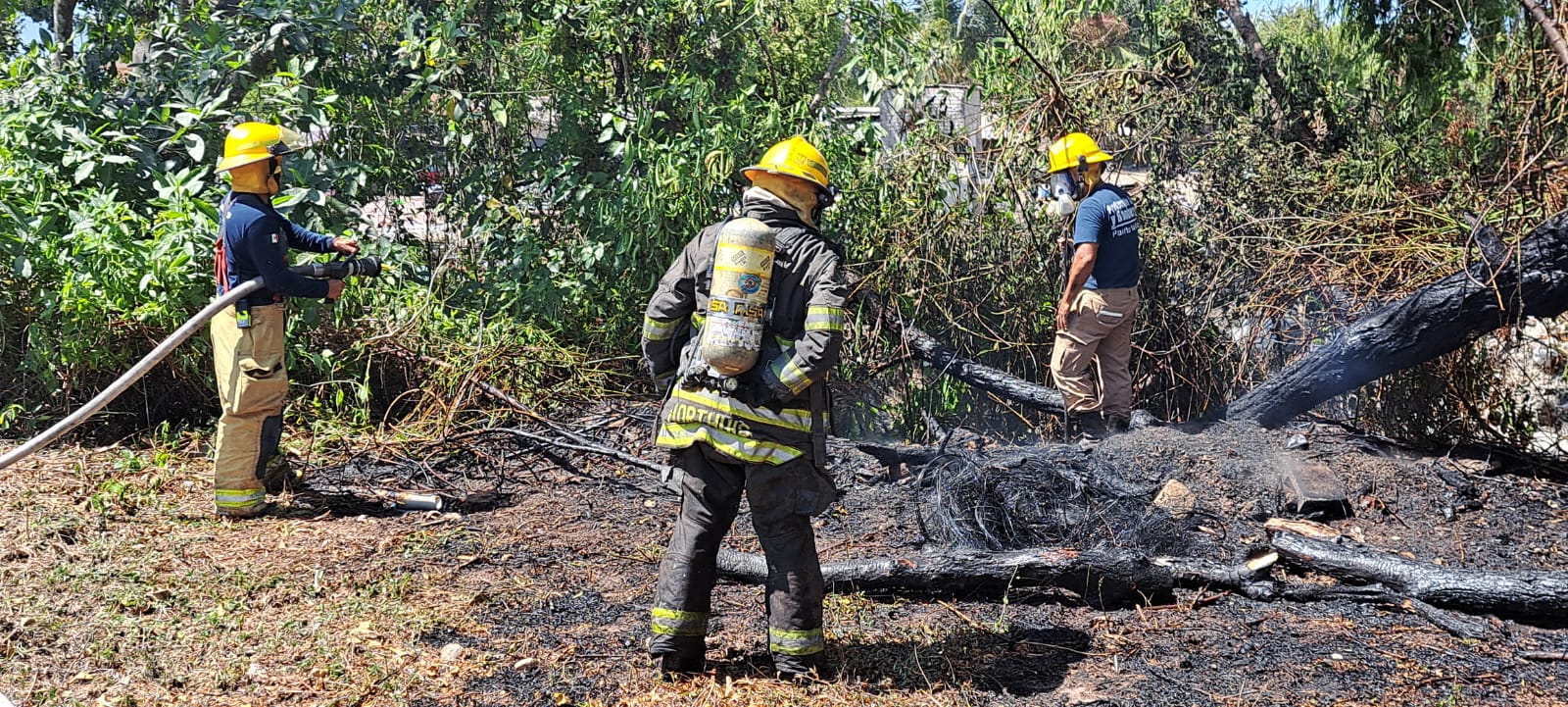 Prenden fuego a llantas a un costado del Estero El Salado