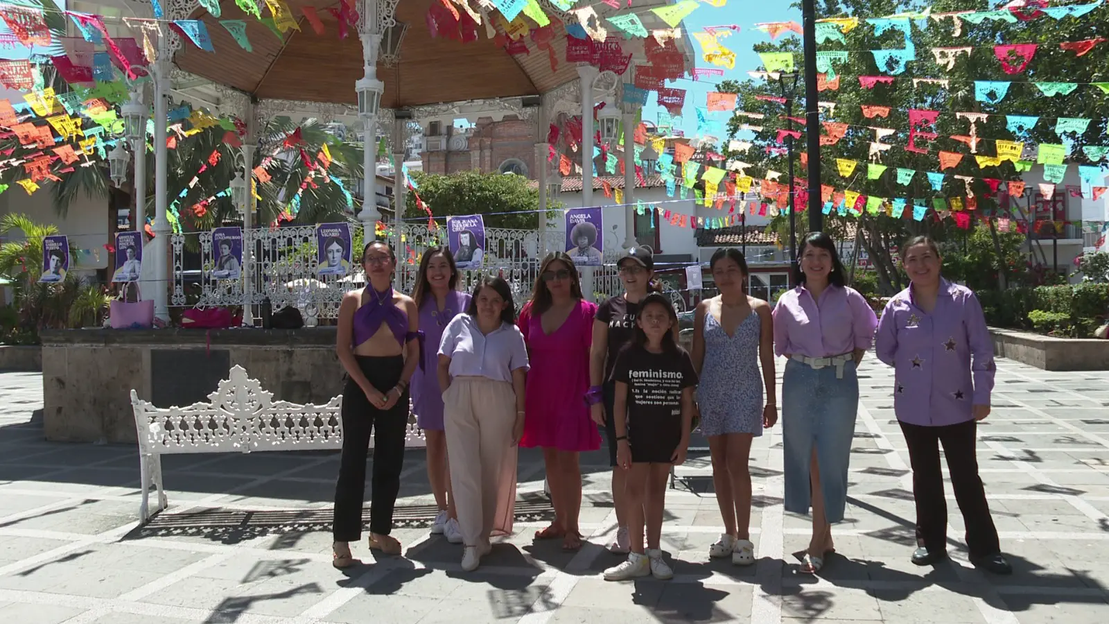 Colectivo “Estamos listas con Claudia” hace tendedero en Plaza de Armas