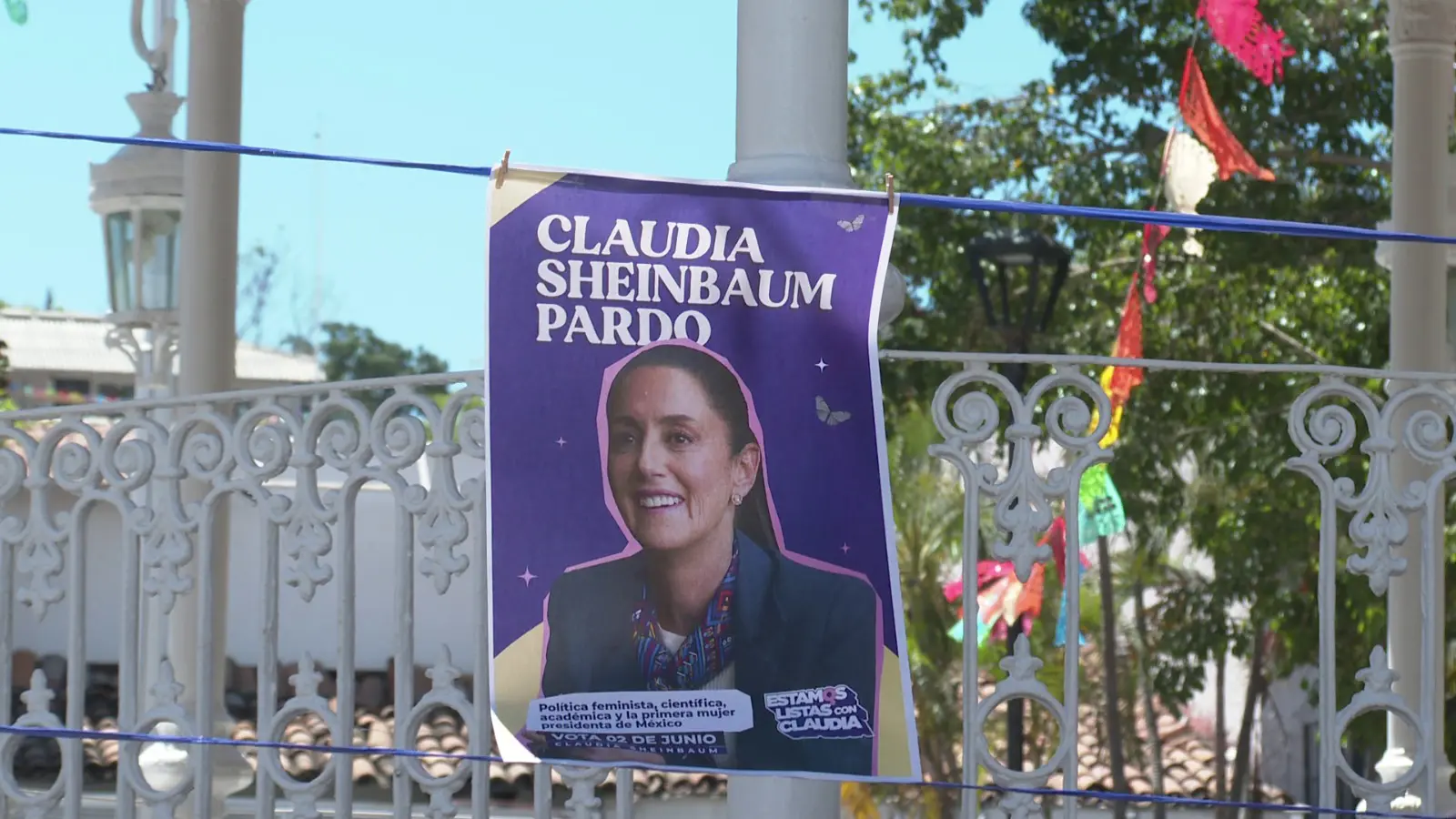 Colectivo “Estamos listas con Claudia” hace tendedero en Plaza de Armas