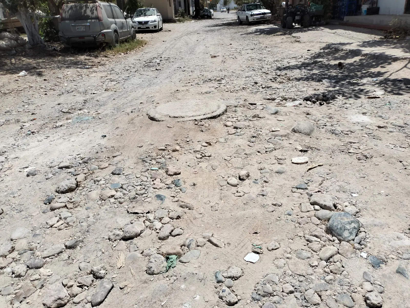 Exigen vecinos de Ixtapa pavimentar céntrica calle en colonia 24 de Febrero