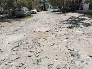 Exigen vecinos de Ixtapa pavimentar céntrica calle en colonia 24 de Febrero