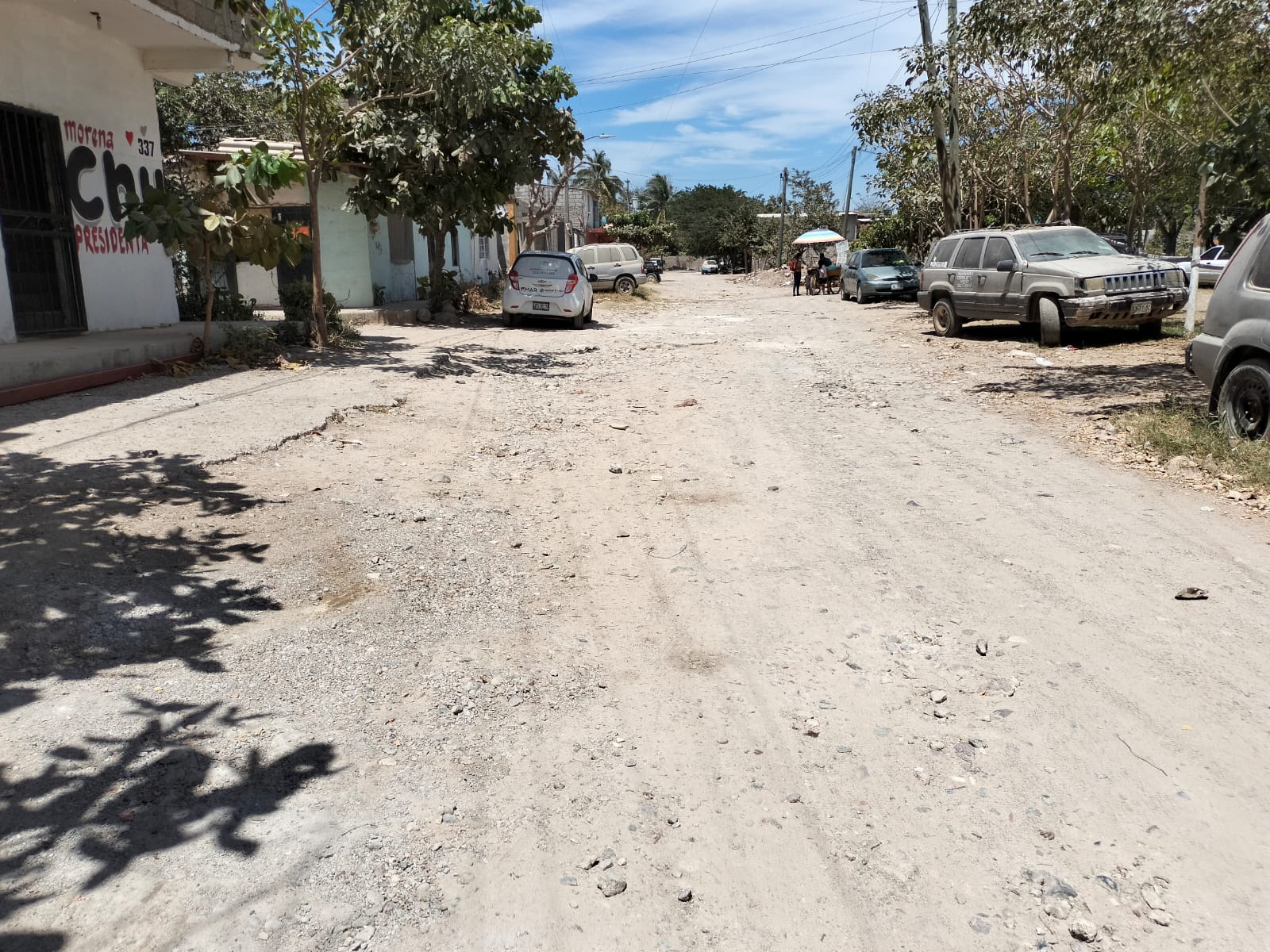 Exigen vecinos de Ixtapa pavimentar céntrica calle en colonia 24 de Febrero