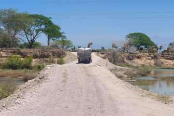 Cerrado el paso de El Guayabo del lado de Ixtapa; camión quedó varado