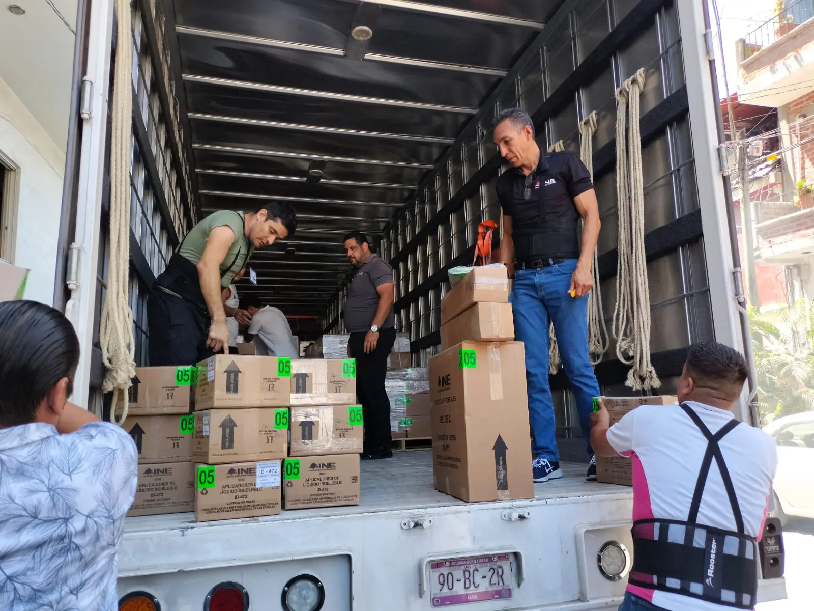 Llegan a Vallarta las boletas electorales para el 2 de junio