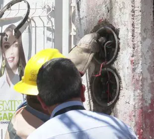 Gandalla vecino de San José se roba la luz; afecta a vecinos y niega pagar multa de la CFE