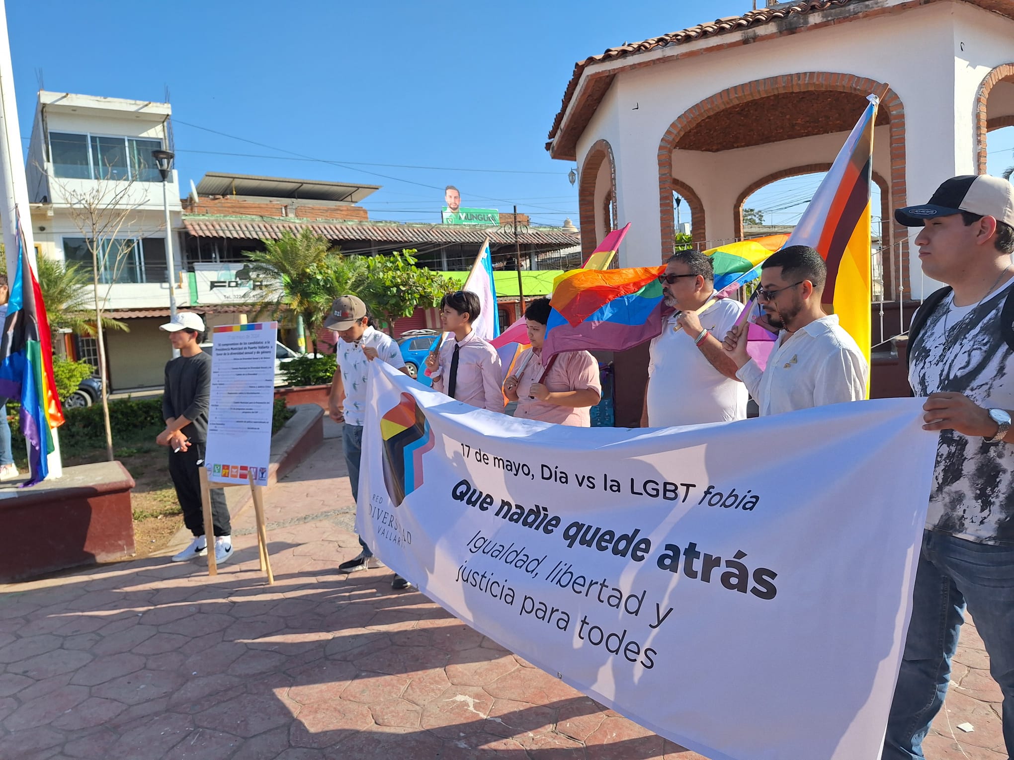 Candidatos a la alcaldía de Vallarta firman compromisos con la comunidad LGBT