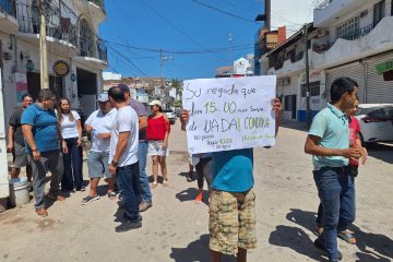 Vecinos cierran calle San Salvador y exigen pavimentación