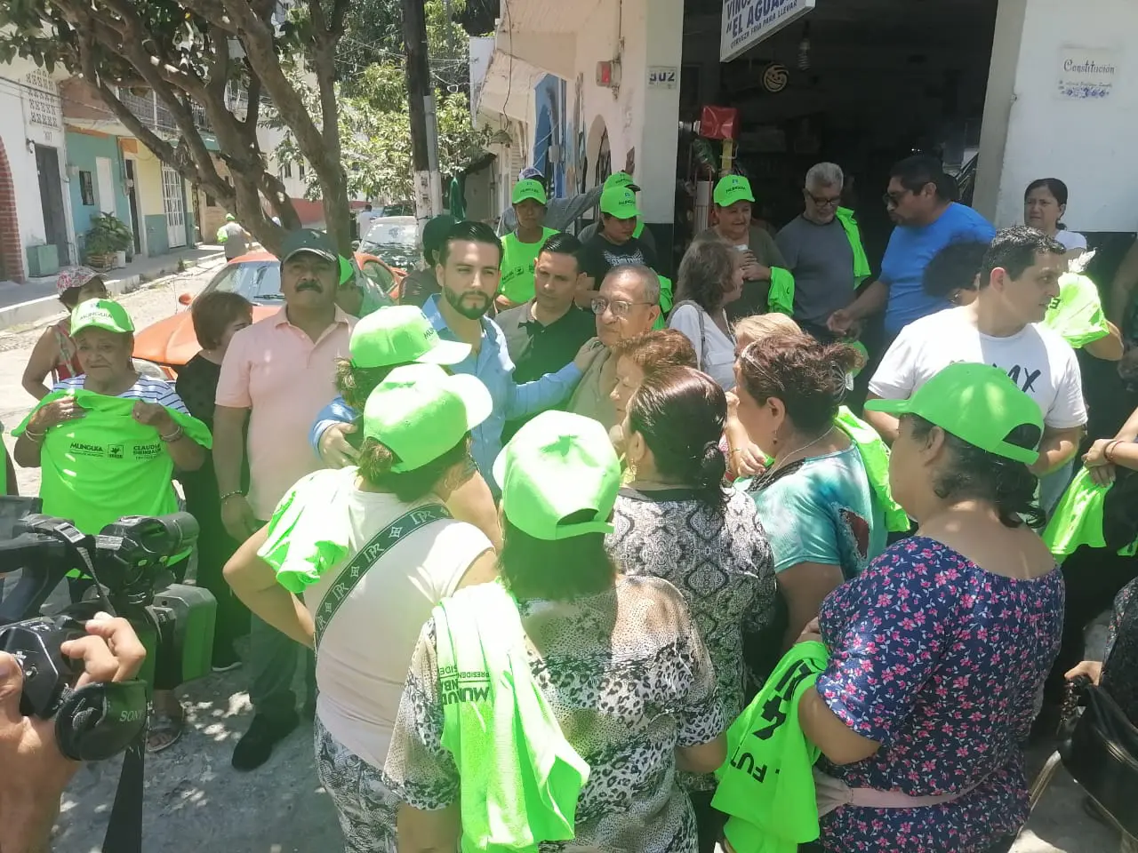 Munguía recibido por vecinos de la Emiliano Zapata; exponen abandono del gobierno