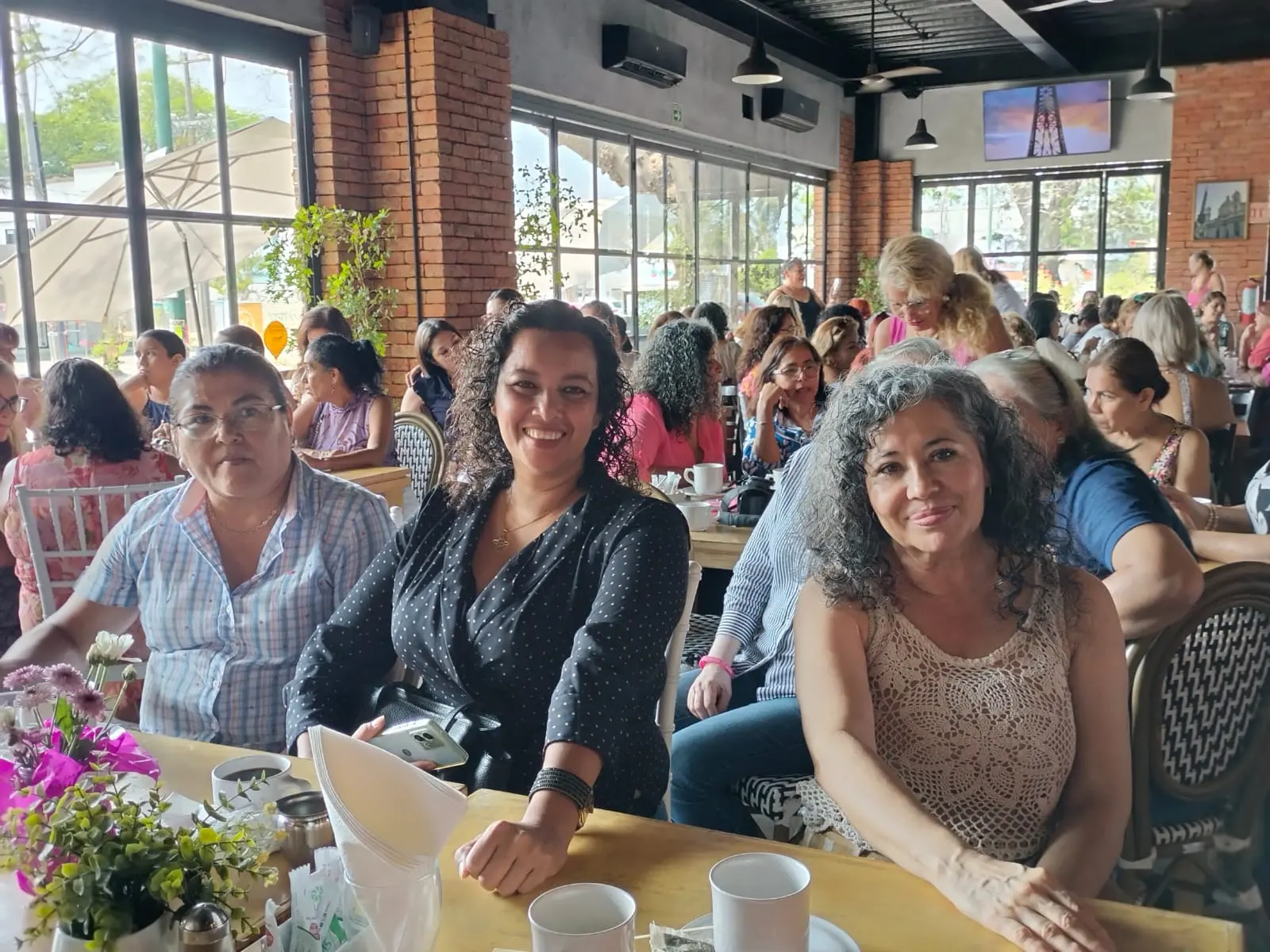 Eva Contreras encabeza reunión con candidatos de "Fuerza y Corazón por México"