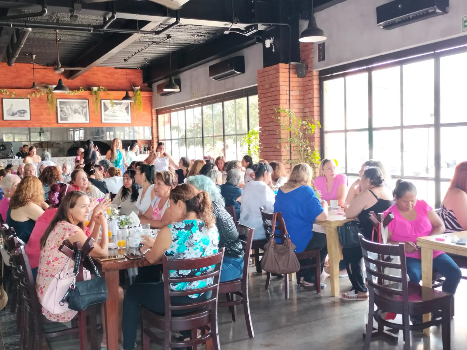 Eva Contreras encabeza reunión con candidatos de "Fuerza y Corazón por México"