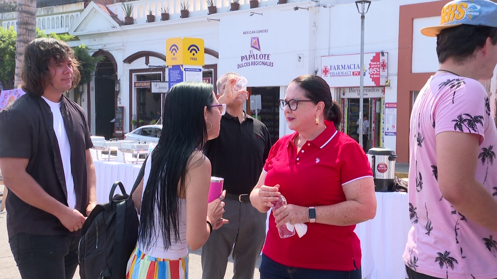 Marcela Lepe restaurará maxiletras de Puerto Vallarta con pinturas de su papá