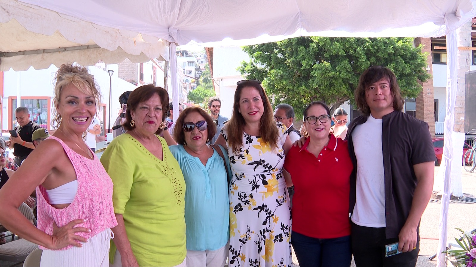 Marcela Lepe restaurará maxiletras de Puerto Vallarta con pinturas de su papá