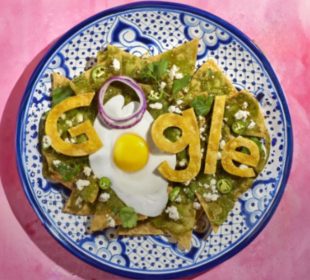 ¿Por qué el doodle de Google es de unos chilaquiles? Esta es la razón