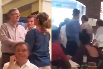 Marcelo Ebrard saliendo de restaurante