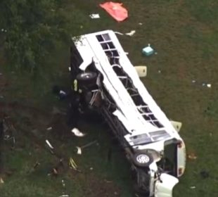 Autobús tras accidente en Florida
