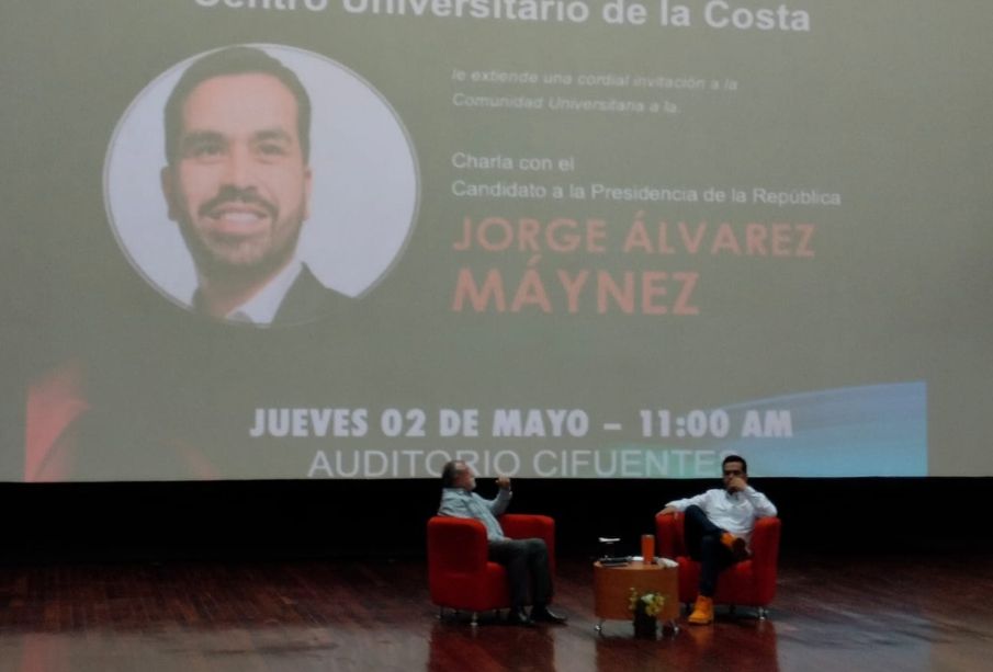 Máynez, candidato presidencial de MC, dialoga con estudiantes del CUCosta en Vallarta