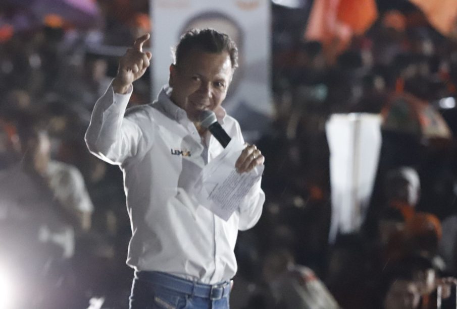 Con un llamado al voto naranja parejo, acuden Pablo Lemus