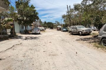 Exigen vecinos de Ixtapa pavimentar céntrica calle en colonia 24 de Febrero