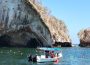 Embarcaciones turísticas en los arcos de Mismaloya