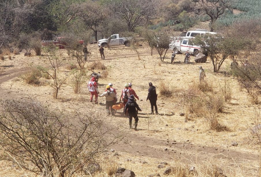 Localizan el cadáver de una mujer en barranca de Tequila