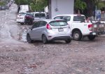 Calle San Salvador destrozada y vecinos accidentados en Vallarta