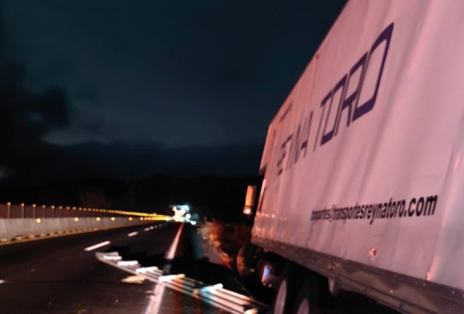 Accidente en autopista 15D, Guadalajara-Tepic, tráiler choca