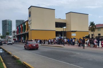 Bajo el sol implacable Vallarta, el Amerigo Vespucci (Video)