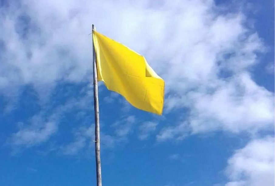 Bandera amarilla fue colocada en playas de Bahía de Banderas