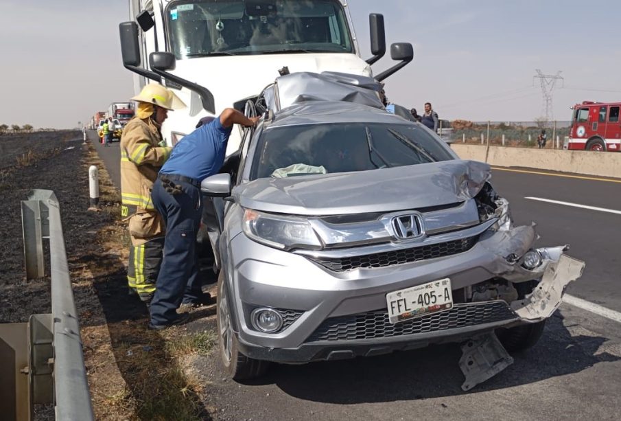 Cinco personas fallecidas, accidente autopista Valle de Guadalupe