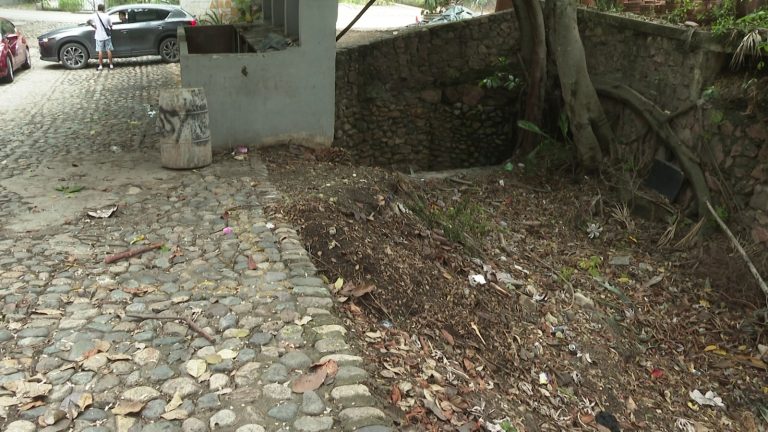 Contaminación en arroyo Callejón de la Igualdad al sur de Vallarta