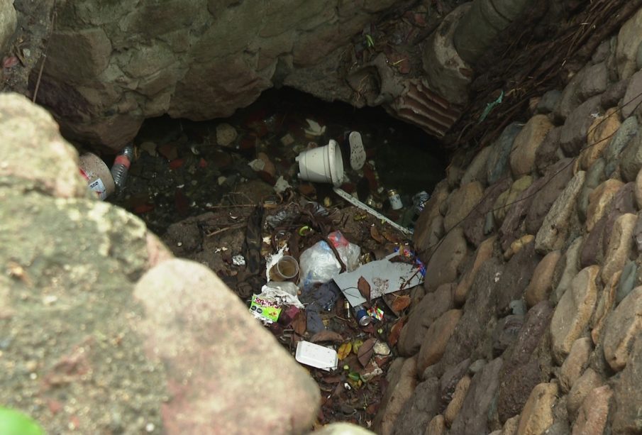 Contaminación en arroyo Callejón de la Igualdad al sur de Vallarta