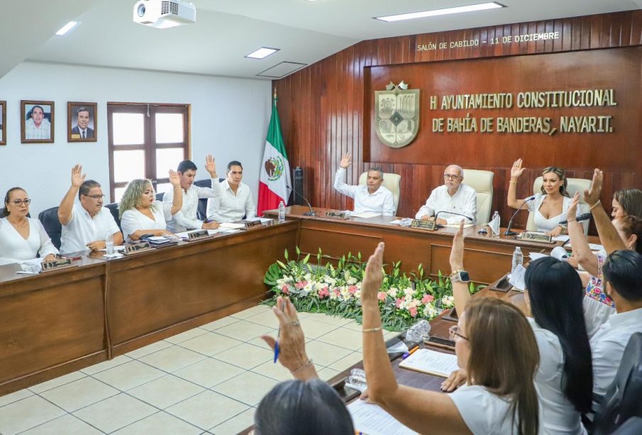 El Cabildo de Bahía de Banderas lleva a cabo una sesión con Miguel Ángel Navarro