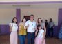 Héctor Santana emite su voto acompañado de su familia