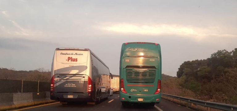 Incendio de tráiler autopista 15D, cierra circulación a Guadalajara