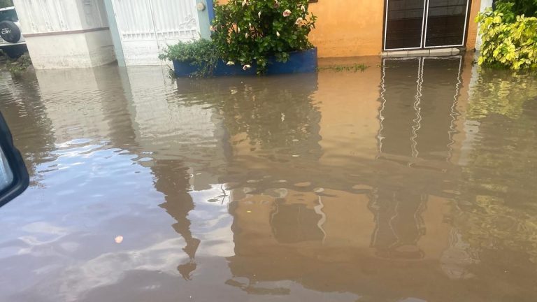 Intensas lluvias provocan inundación en Tepic