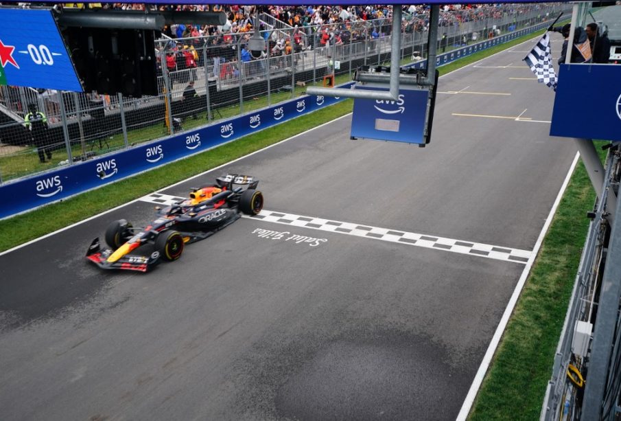Max Verstappen cruzando meta en GP Montreal