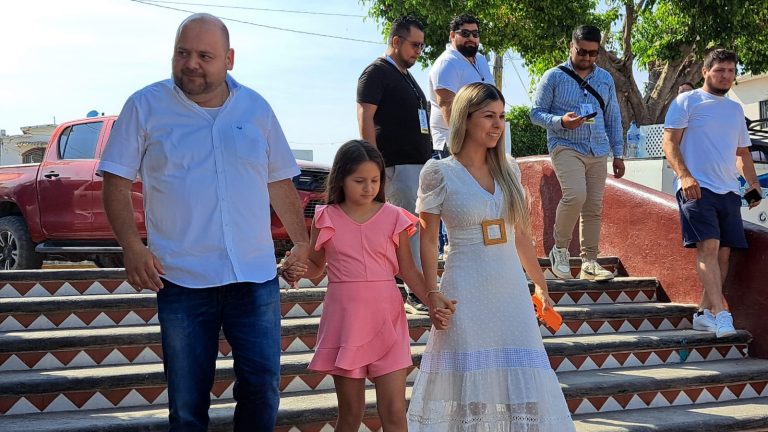 Ramón Guerrero El Mochilas llega para votar