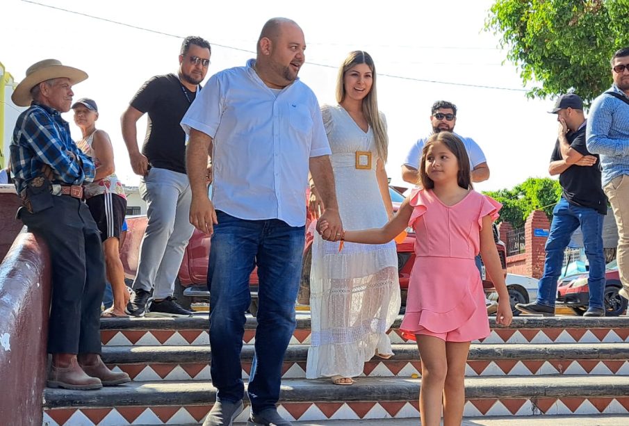 Ramón Guerrero llega con familia a votar