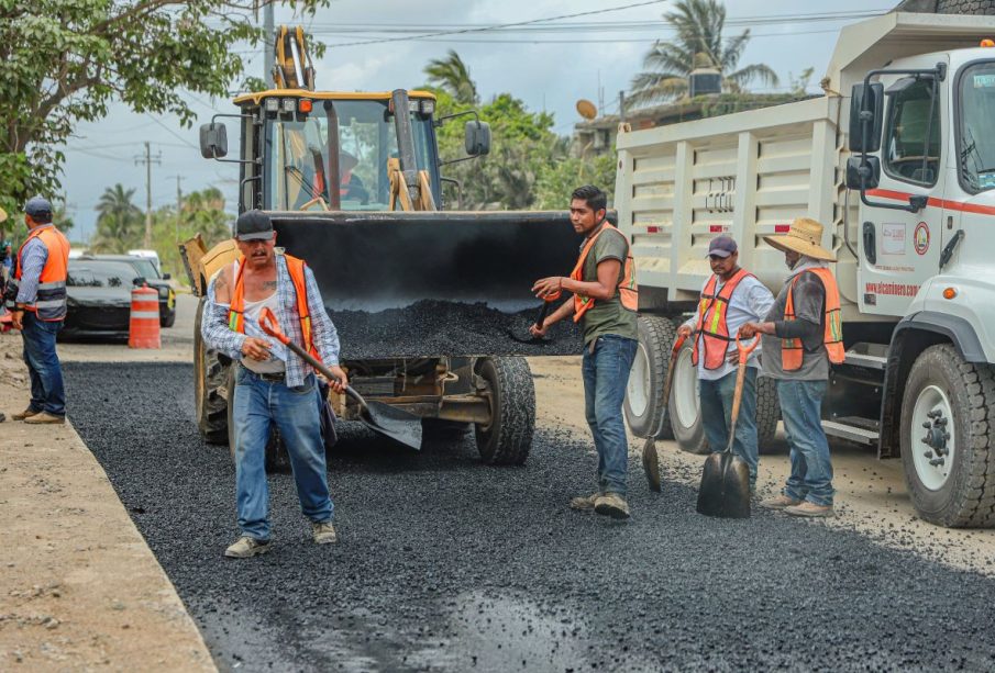 Siguen los trabajos de pavimentación de la calle Ignacio Altamirano