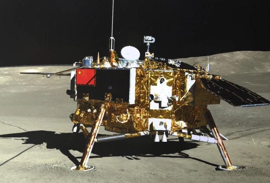 Sonda china Chang'e 6 con bandera