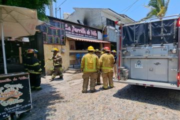 Incendio moviliza a Bomberos: Arde chimenea en restaurante de Puerto Vallarta