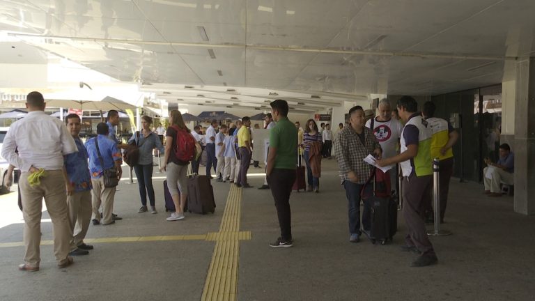 Viajeros en el aeropuerto de Vallarta