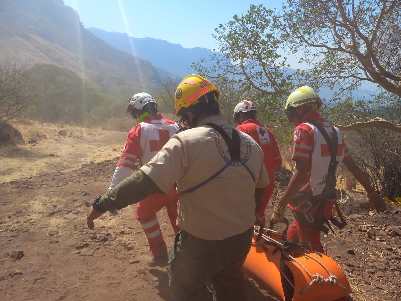 Localizan el cadáver de una mujer en barranca de Tequila