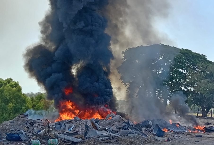 Incendio en Vallarta: Prenden fuego a basura en La Esperanza