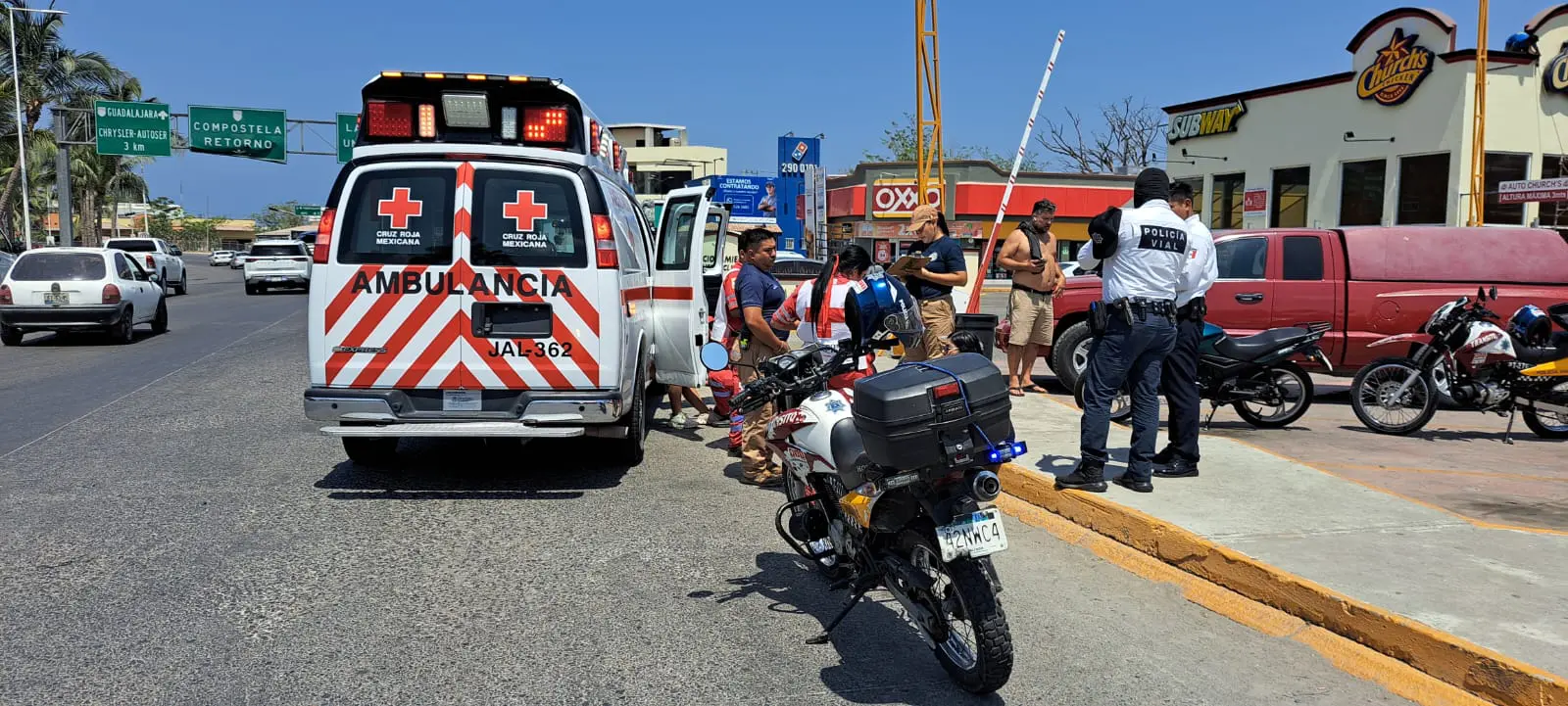 ¡Accidente! Chocan moto y auto en el retorno de Las Juntas