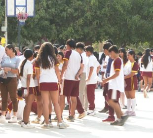 Toman medidas en escuelas para proteger a los alumnos del calor extremo